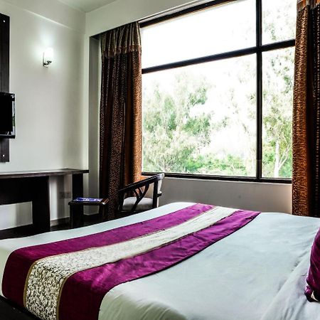 Madhu Resort Agra  Extérieur photo