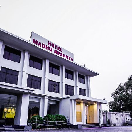 Madhu Resort Agra  Extérieur photo