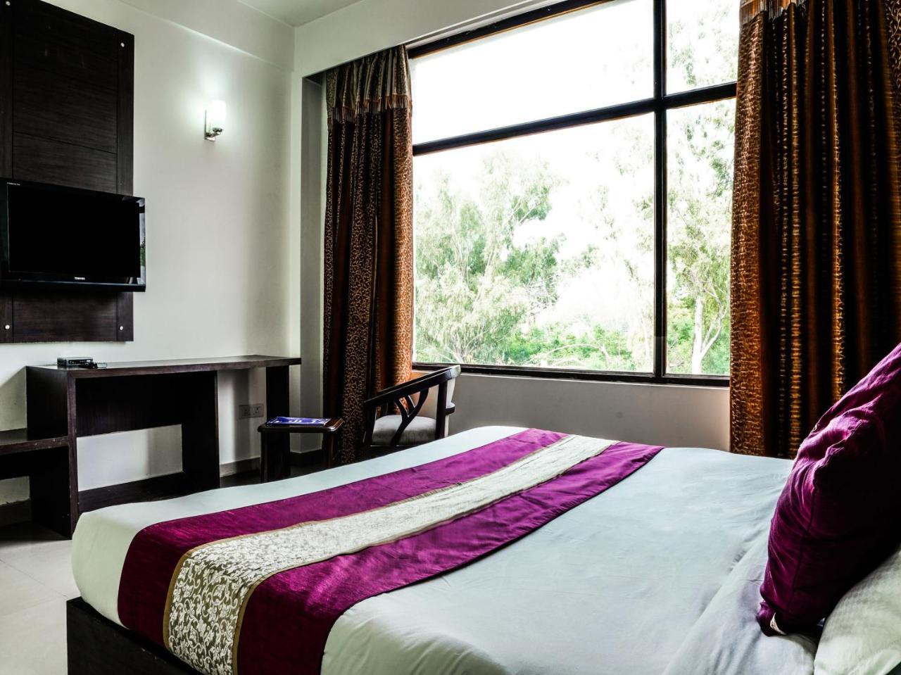 Madhu Resort Agra  Extérieur photo