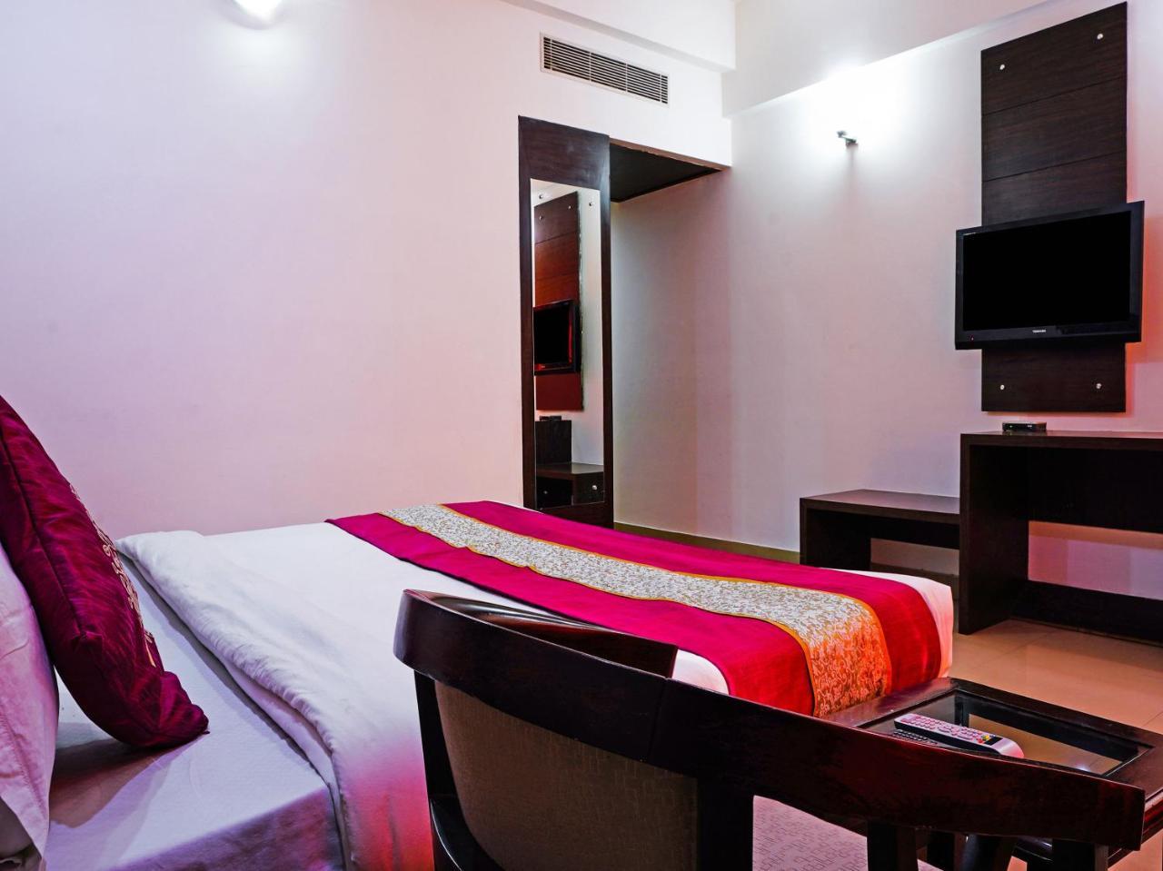 Madhu Resort Agra  Extérieur photo