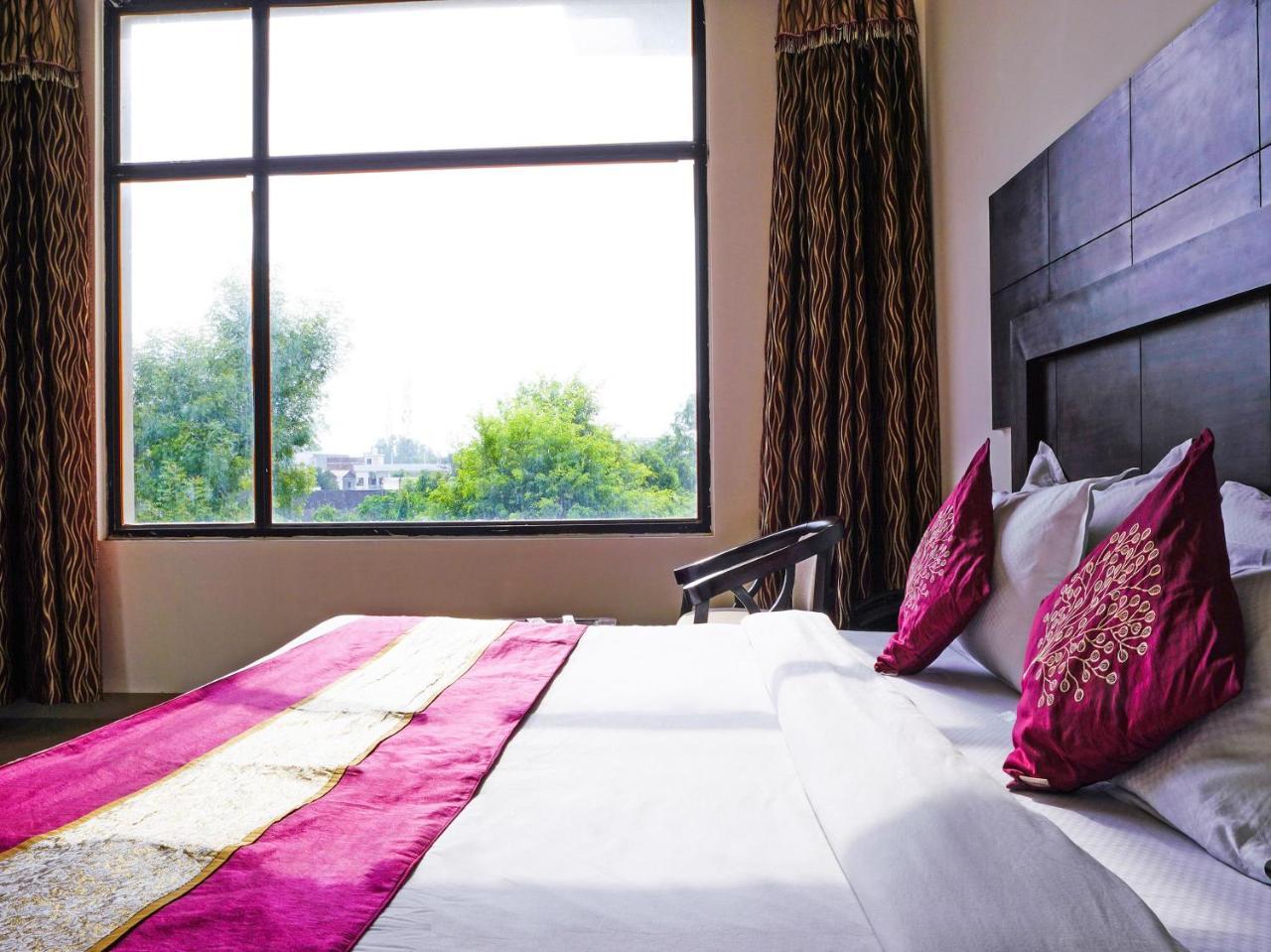 Madhu Resort Agra  Extérieur photo