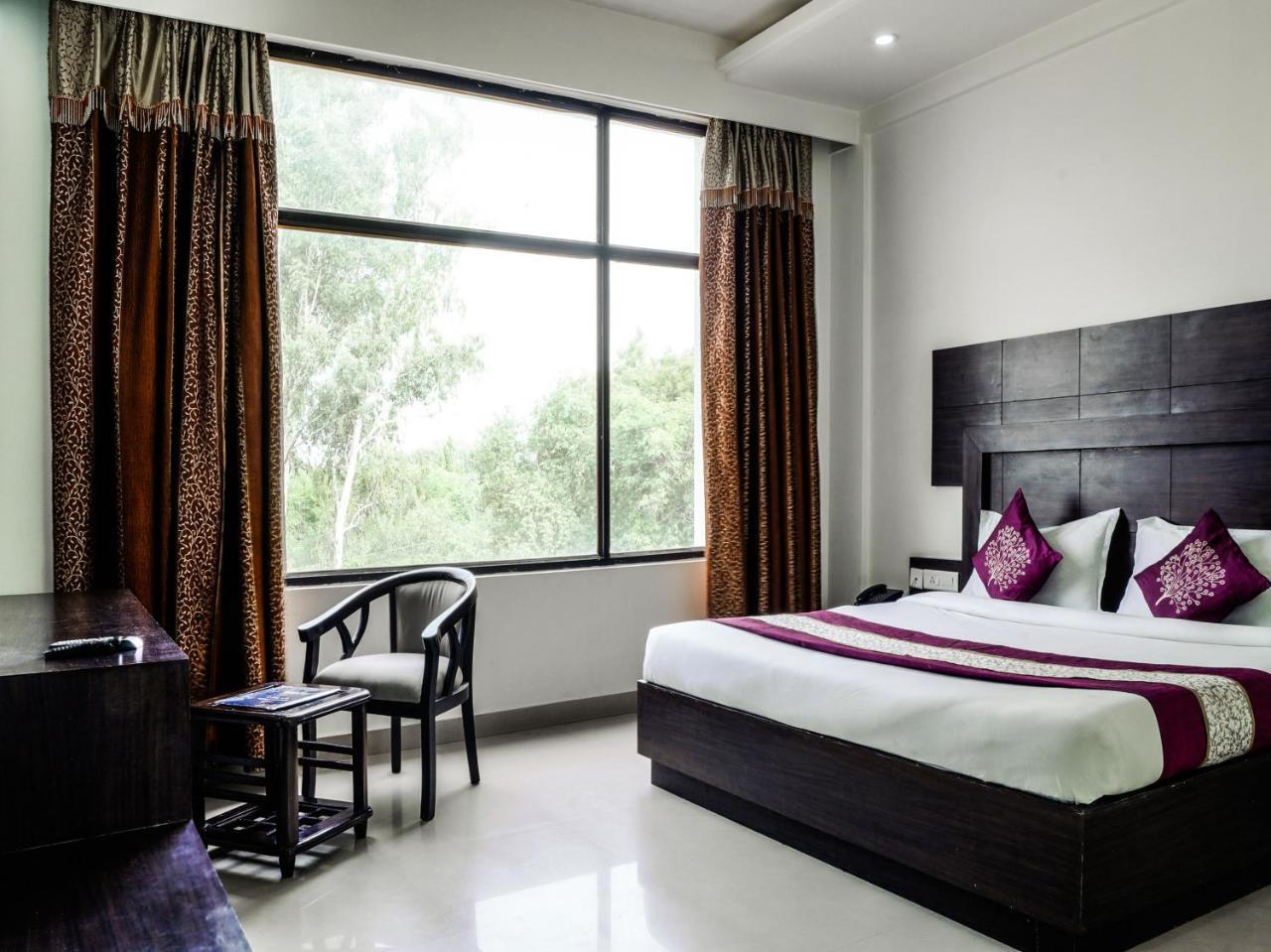 Madhu Resort Agra  Extérieur photo
