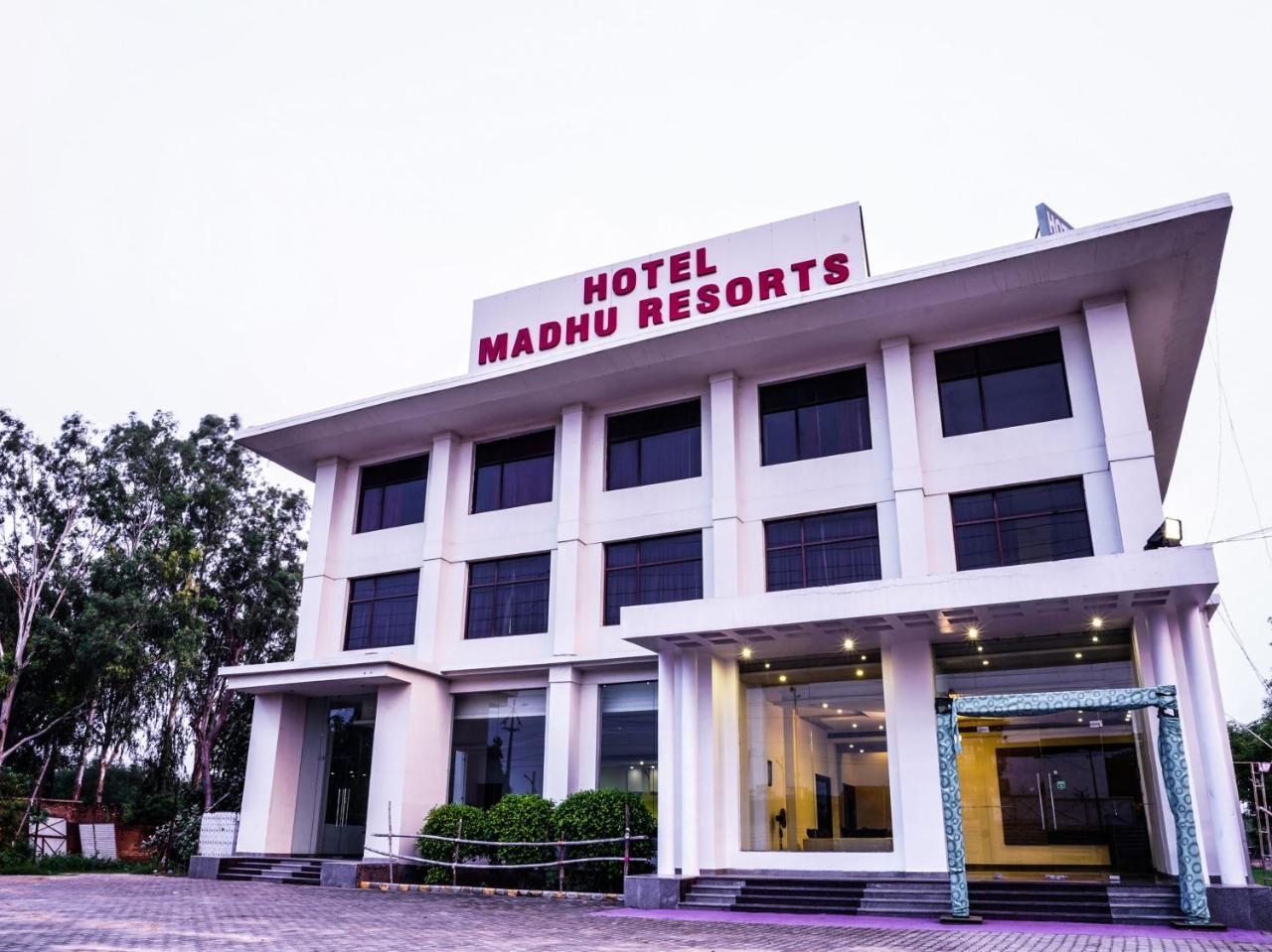 Madhu Resort Agra  Extérieur photo
